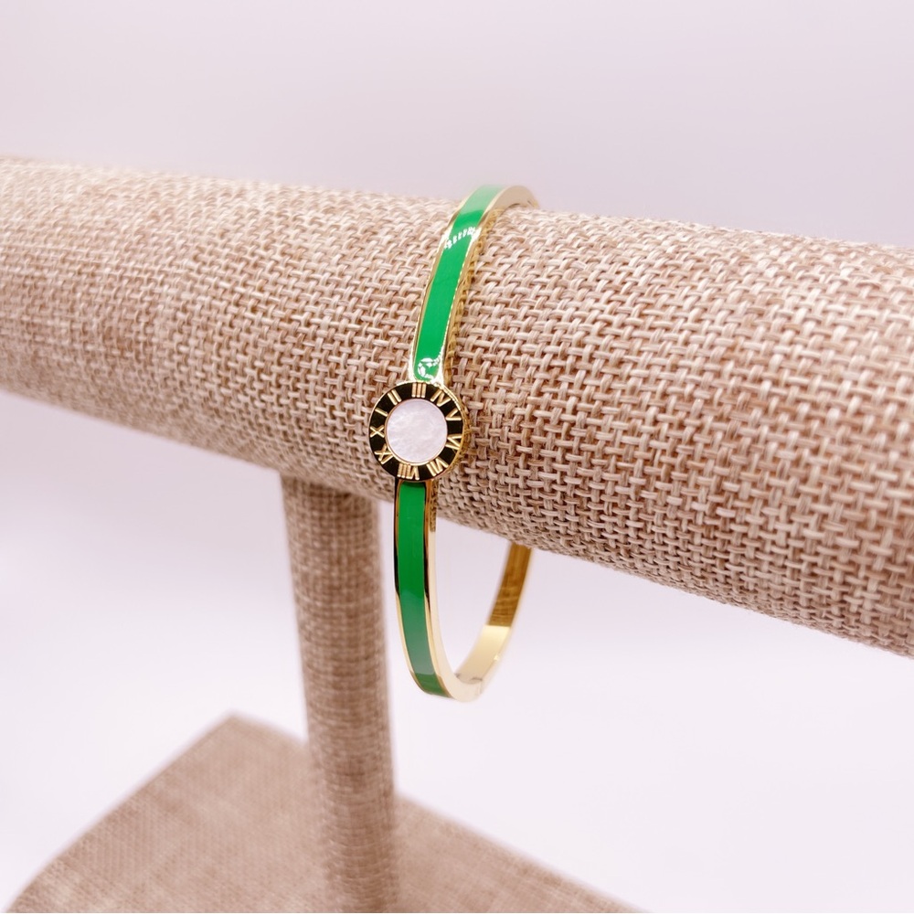 Elegant Green and Gold Bangle Bracelet